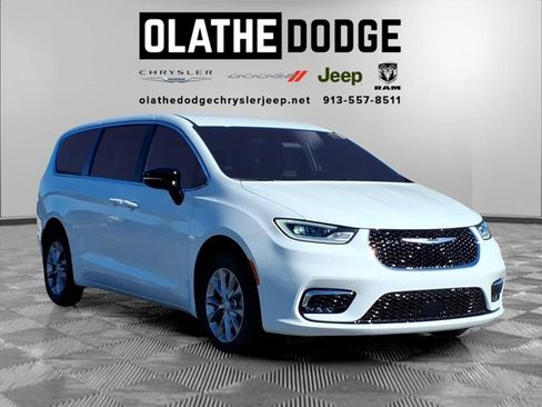 New 2026 Chrysler Pacifica Select image 10