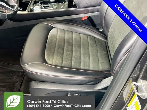 Used 2020 Ford Edge ST-Line w/ Cold Weather Package image 24