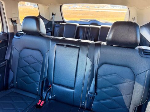 Used 2025 Volkswagen Atlas SE image 14