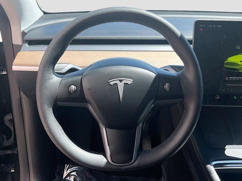 Used 2024 Tesla Model Y Long Range AWD/4WD image 10