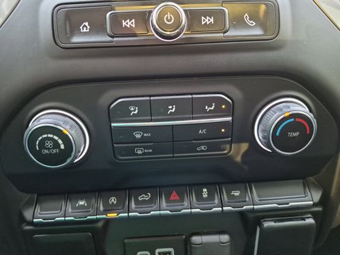 Used 2024 Chevrolet Silverado 1500 Custom image 18