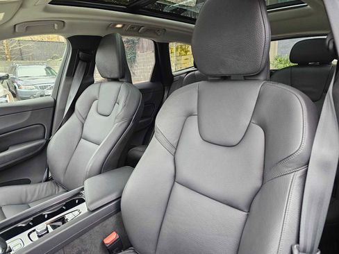 Certified 2025 Volvo XC60 B5 Plus w/ Protection Package Premier image 23