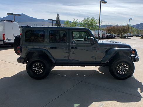 Used 2025 Jeep Wrangler Unlimited Rubicon image 6