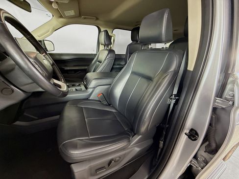 Used 2024 Ford Expedition XLT image 26