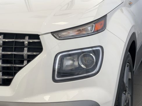 Used 2022 Hyundai Venue SEL image 11