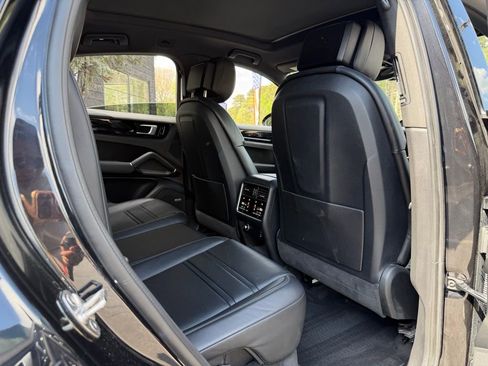 Used 2021 Porsche Cayenne Coupe image 39