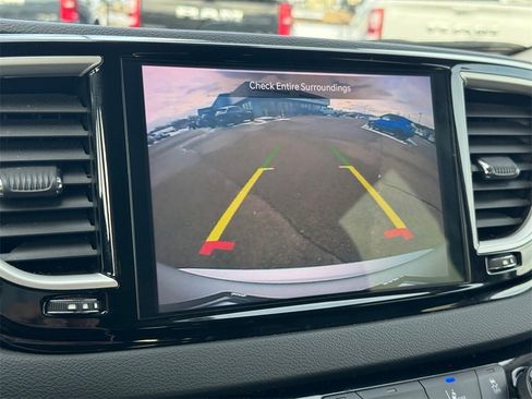 Used 2024 Chrysler Pacifica Touring-L image 24