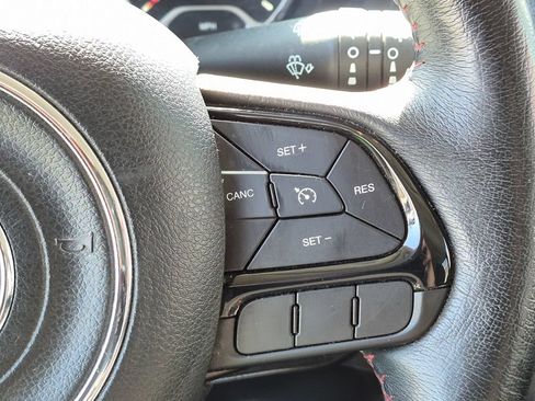 Used 2022 Jeep Renegade Trailhawk AWD/4WD image 19