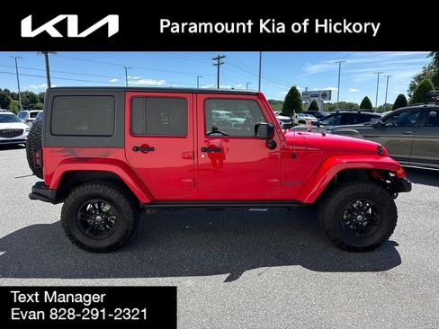 Used 2017 Jeep Wrangler Unlimited Sahara AWD/4WD image 8