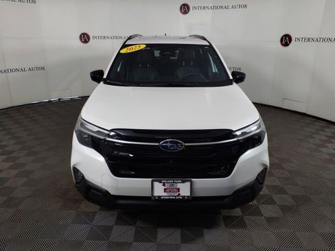 Used 2025 Subaru Forester Touring AWD/4WD image 2
