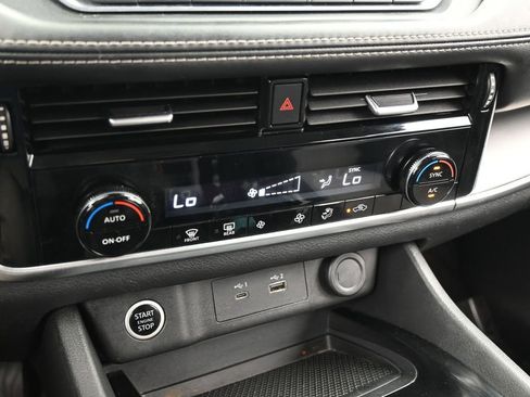 Used 2023 Nissan Rogue SV image 24