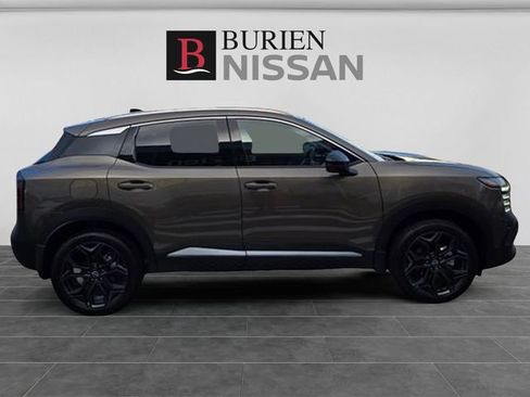 New 2026 Nissan Kicks SR w/ SR Premium Package AWD/4WD image 4