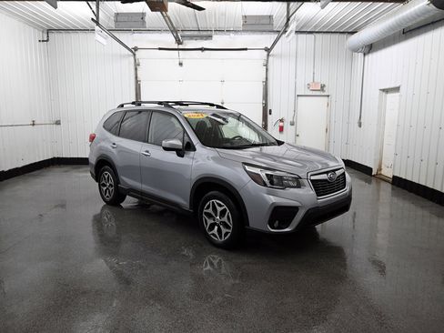Used 2021 Subaru Forester Premium image 2