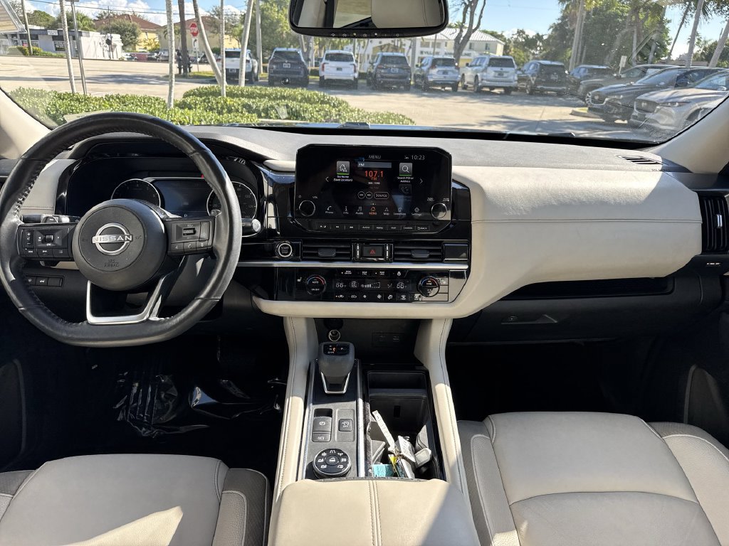 Used 2022 Nissan Pathfinder SL w/ SL Black Package AWD/4WD image 14