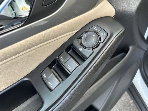 Used 2023 Chevrolet Traverse LS FWD image 11