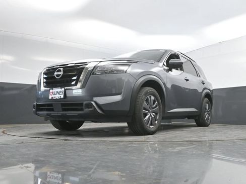 Used 2025 Nissan Pathfinder SV FWD image 47