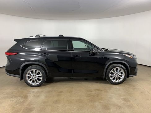 Used 2023 Toyota Highlander Limited image 7