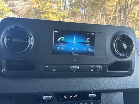 Used 2024 Mercedes-Benz Sprinter 2500 image 29