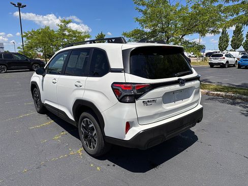Certified 2025 Subaru Forester Premium AWD/4WD image 5