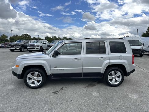 Used 2011 Jeep Patriot 70th Anniversary image 7