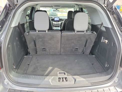 Certified 2023 Ford Explorer XLT w/ Equipment Group 202A RWD image 10