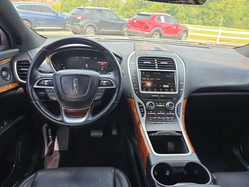 Used 2019 Lincoln Nautilus Reserve FWD image 13