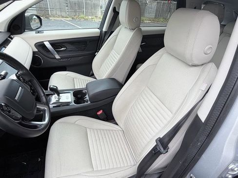 Used 2020 Land Rover Discovery Sport SE image 8