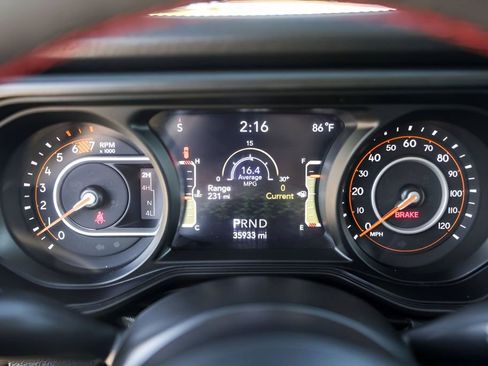 Used 2024 Jeep Wrangler Unlimited Rubicon w/ Technology Group image 11