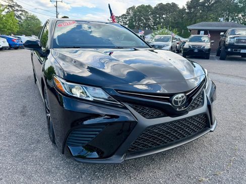 Used 2018 Toyota Camry SE w/ Moonroof Package FWD image 7