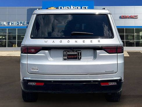 Used 2023 Jeep Wagoneer Series II AWD/4WD image 5