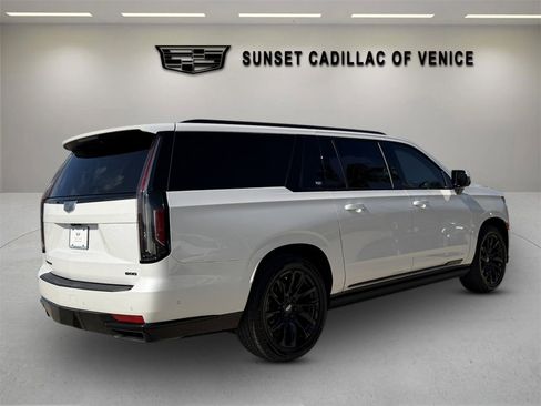 Used 2021 Cadillac Escalade ESV Sport Platinum image 3