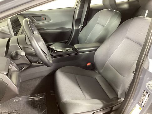 Used 2025 Toyota Prius LE FWD image 10