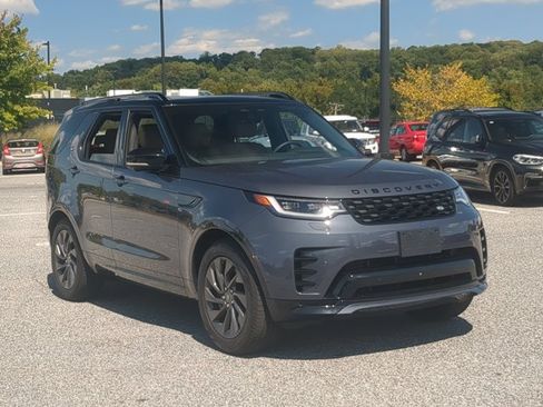 Used 2024 Land Rover Discovery Dynamic SE AWD/4WD image 3