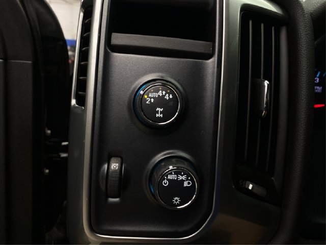 Used 2018 Chevrolet Silverado 1500 LT AWD/4WD image 23