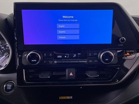 Used 2023 Toyota Highlander XLE image 23