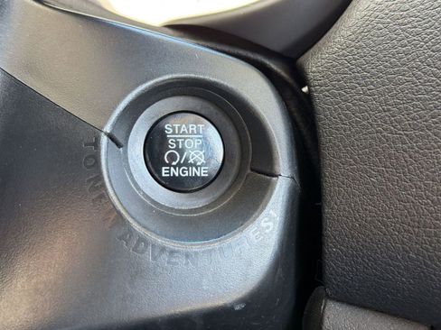 Used 2017 Jeep Renegade Latitude image 23