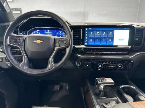 Certified 2025 Chevrolet Silverado 1500 High Country w/ Technology Package AWD/4WD image 9