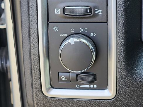 Used 2014 RAM 2500 SLT AWD/4WD image 24