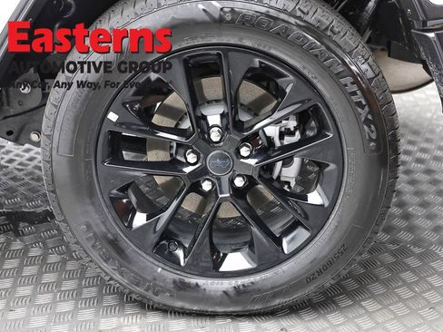 Used 2025 Jeep Wrangler Unlimited Sahara AWD/4WD image 8