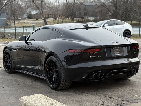 Used 2018 Jaguar F-TYPE R image 5