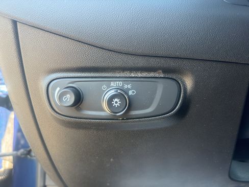 Used 2022 Chevrolet Equinox LS FWD image 17