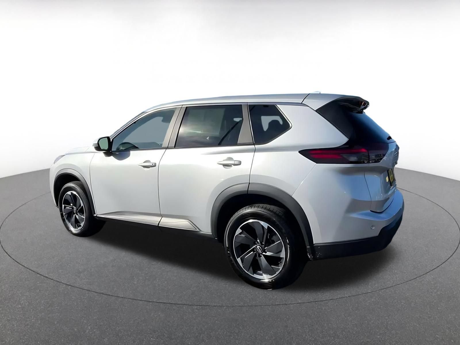 Used 2025 Nissan Rogue SV AWD/4WD image 9