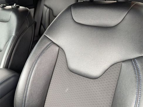 Used 2024 Jeep Compass Latitude image 19