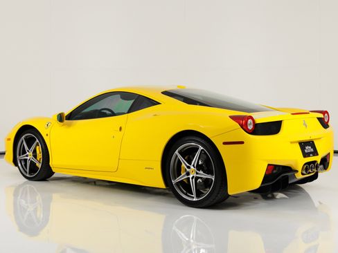 Used 2011 Ferrari 458 Italia Coupe RWD image 5