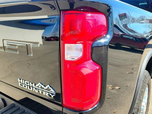 Used 2022 Chevrolet Silverado 3500 High Country w/ Safety Package II image 4