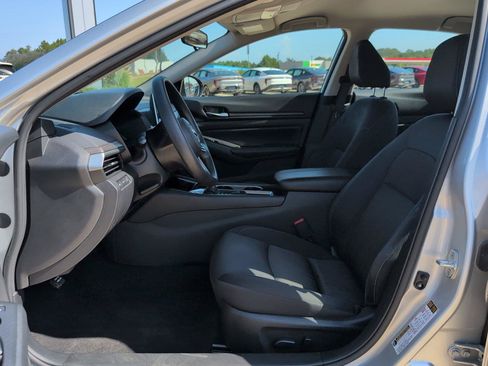Used 2024 Nissan Altima 2.5 SV FWD image 18