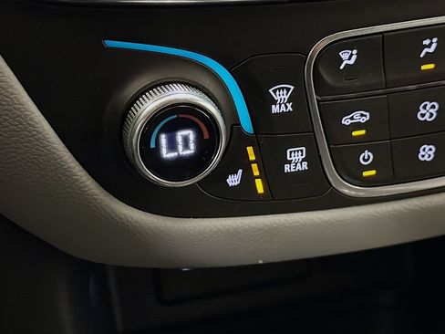 Used 2024 Chevrolet Equinox LT w/ Driver Convenience Package AWD/4WD image 19