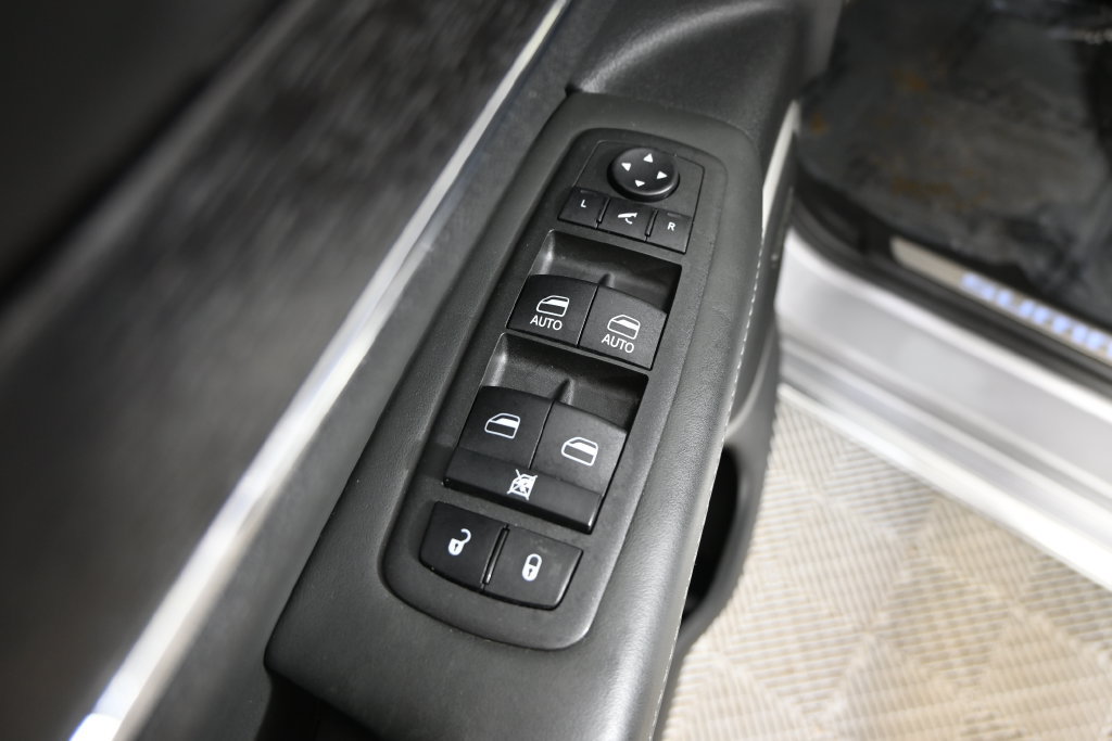Used 2021 Jeep Grand Cherokee Summit AWD/4WD image 20