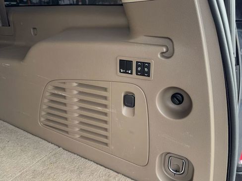 Used 2016 GMC Yukon XL SLT image 38