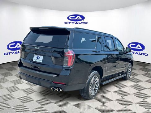 Used 2025 Chevrolet Suburban Z71 AWD/4WD image 3